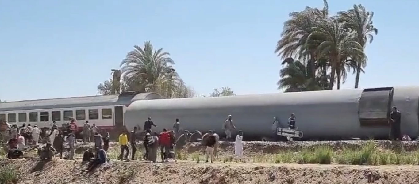 Αίγυπτος: Tρένα συγκρούστηκαν μεταξύ τους - Πληροφορίες για δεκάδες θύματα (βίντεο-φωτο)